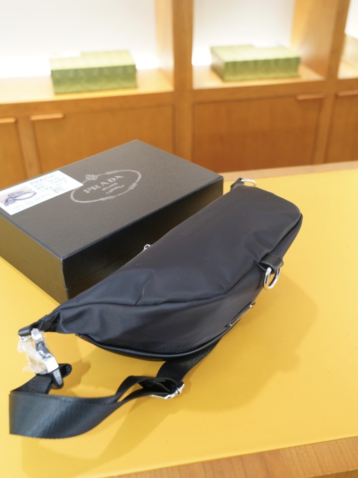 日本未入荷 プラダ 激安偽物 2026SSメンズ ウエストポーチ