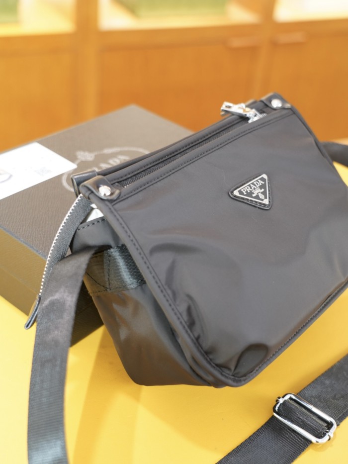 超奇跡の入荷☆ プラダ 偽物通販 2026SSメンズ ショルダーバック