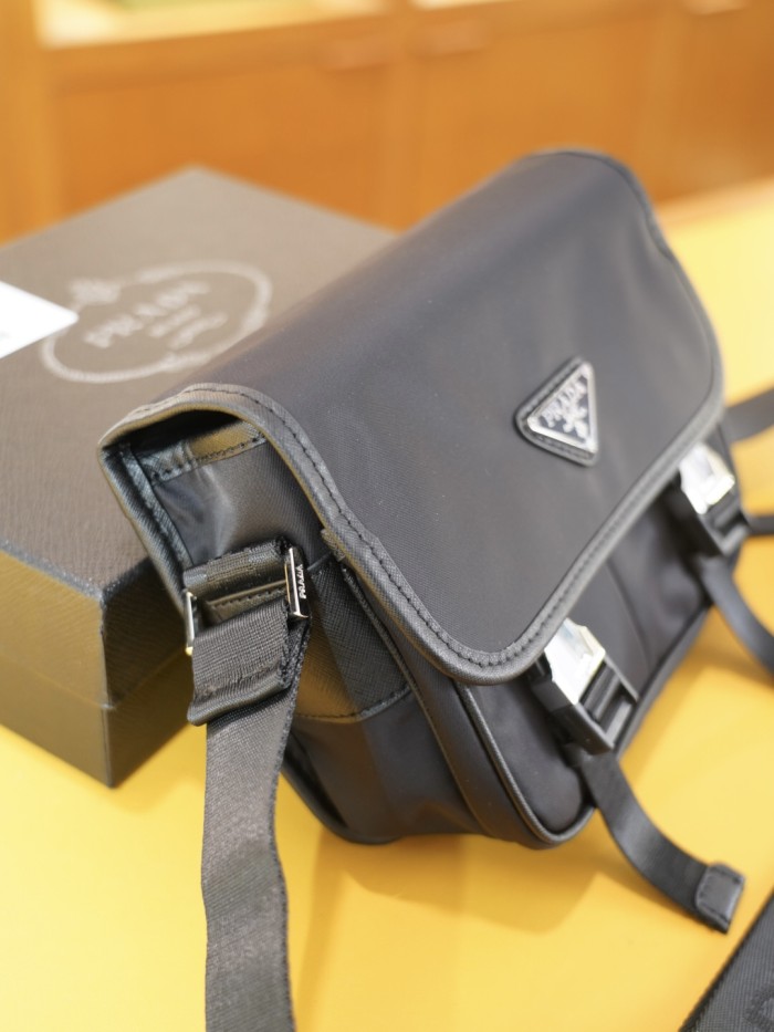 日本未入荷 プラダ スーパーコピー 2026SSメンズ ショルダーバック