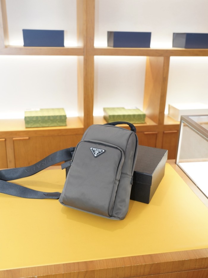 累積売上総額第１位！ プラダ n級品 2026SSメンズ 胸ポケット