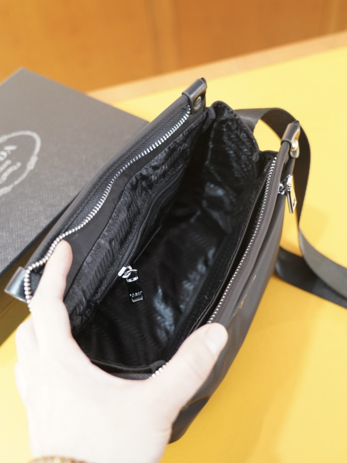 超奇跡の入荷☆ プラダ 偽物通販 2026SSメンズ ショルダーバック