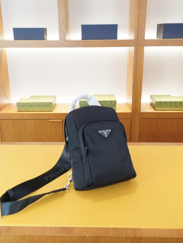 使い勝手良し プラダ スーパーコピー 2026SSメンズ 胸ポケット