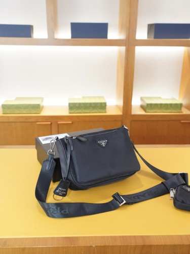 【話題商品！】プラダ n級品 2026SSメンズ ショルダーバック