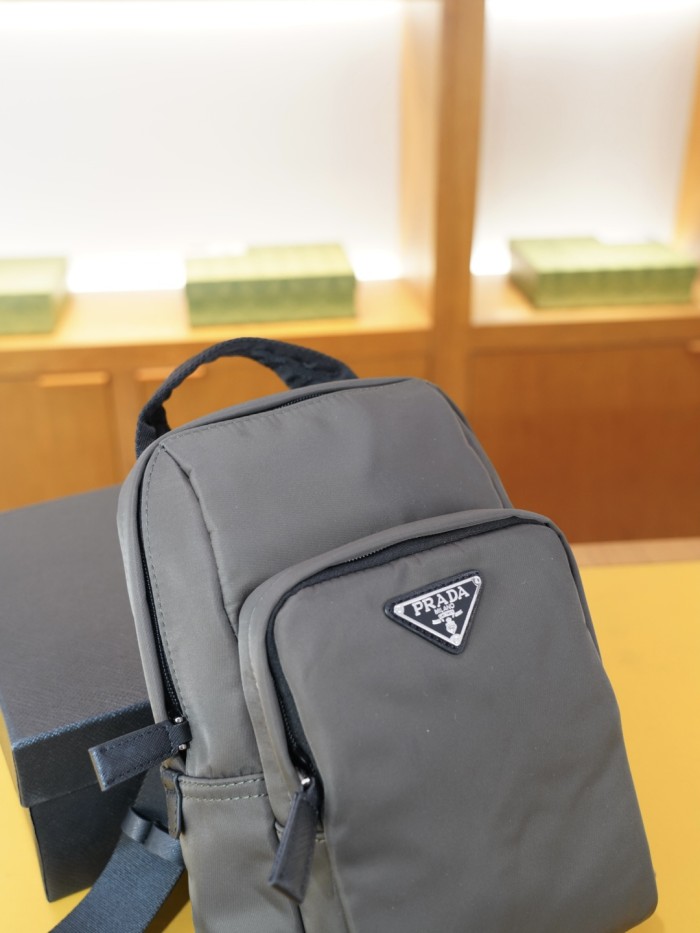 累積売上総額第１位！ プラダ n級品 2026SSメンズ 胸ポケット