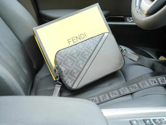 【限定】 フェンディ 激安通販 2026SS メンズ ショルダーバック