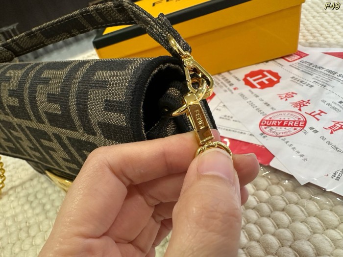 使い勝手良し フェンディ コピーおすすめ 2026SS レディース ショルダーバック