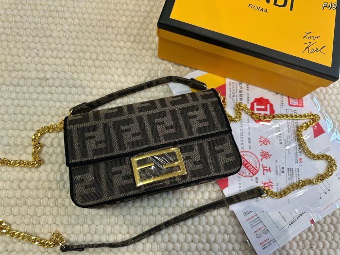 使い勝手良し フェンディ コピーおすすめ 2026SS レディース ショルダーバック