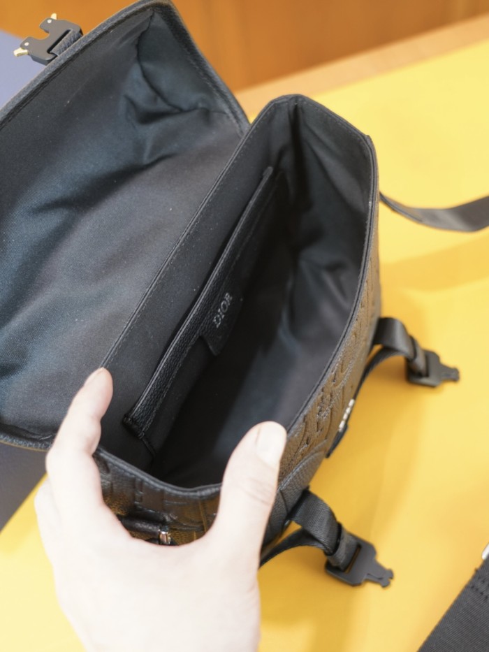 日本未入荷 ディオール 激安偽物 2026SS メンズ ショルダーバック
