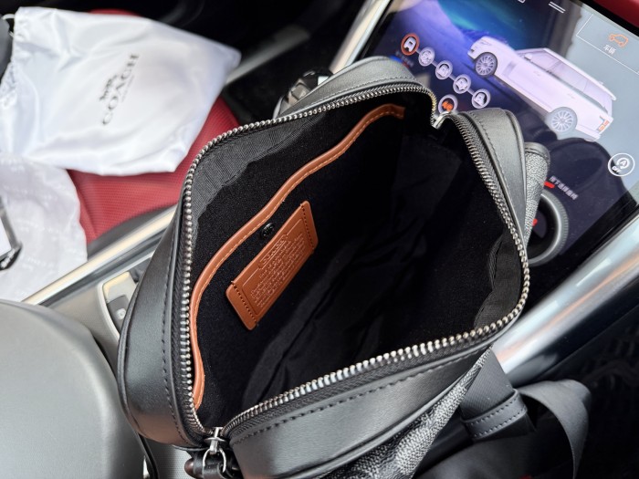大人気 コーチ 激安通販 2026SS メンズ ショルダーバッグ