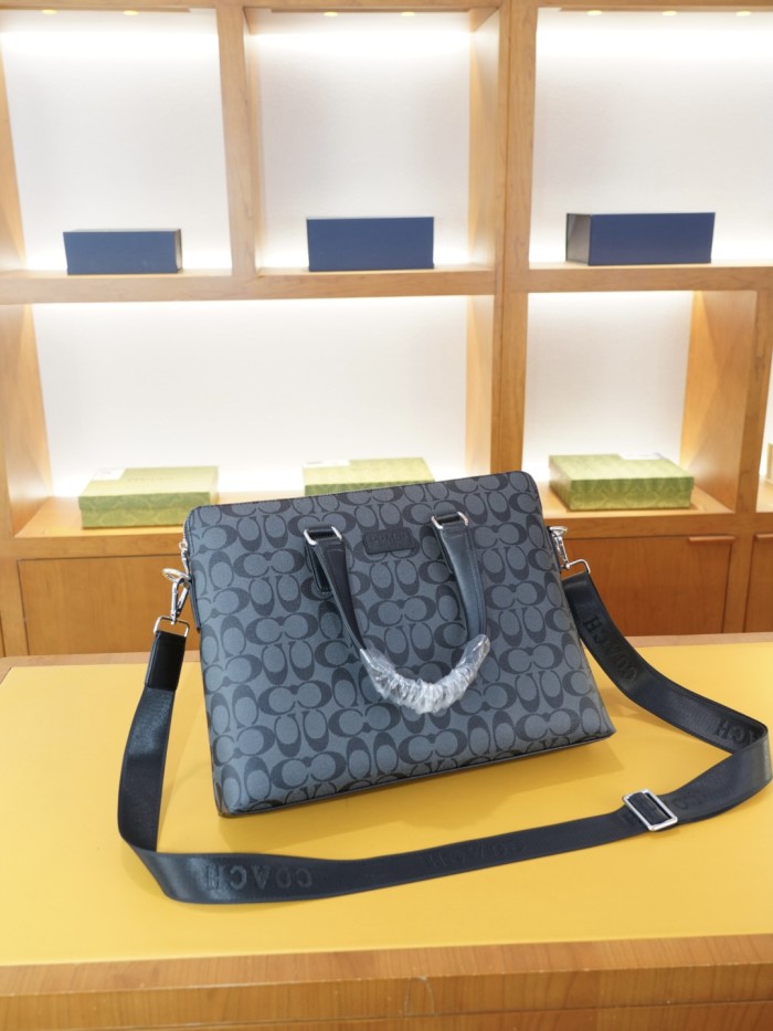 累積売上総額第１位！コーチ n級品 2026SS メンズ ショルダーバッグ