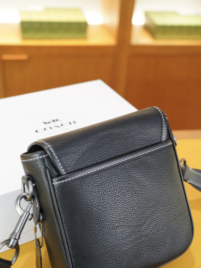 日本未入荷 コーチ 激安偽物 2026SS メンズ ショルダーバッグ