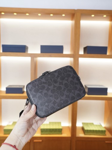 累積売上総額第１位！ コーチ n級品 2026SS メンズ ショルダーバッグ