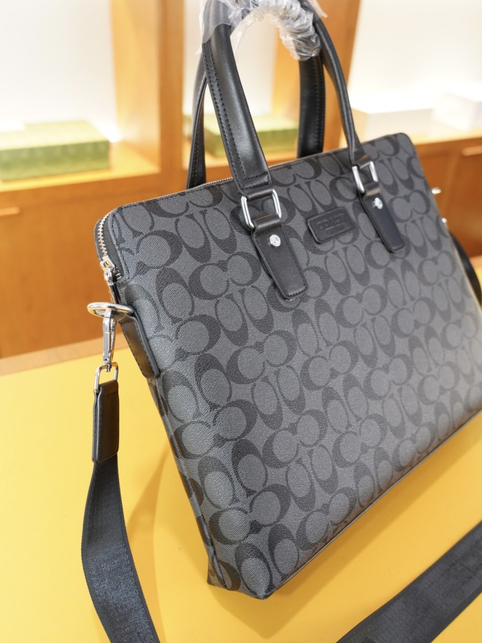 累積売上総額第１位！コーチ n級品 2026SS メンズ ショルダーバッグ