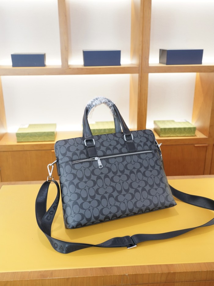 累積売上総額第１位！コーチ n級品 2026SS メンズ ショルダーバッグ