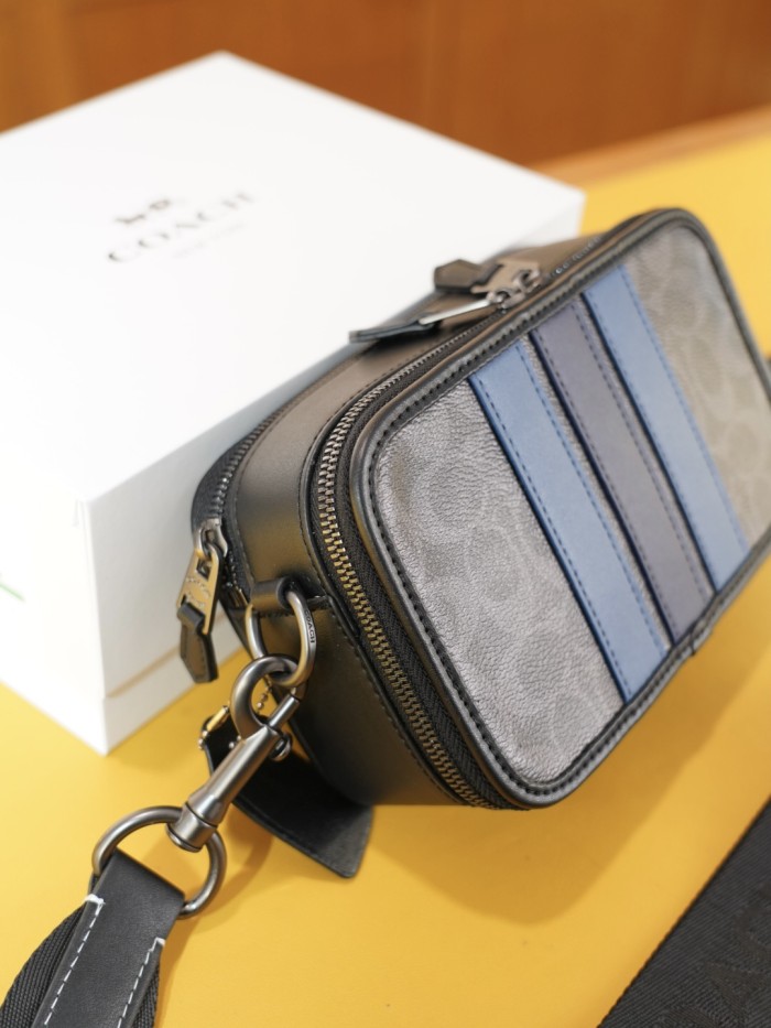 入手困難 コーチ 激安偽物 2026SS メンズ ショルダーバッグ
