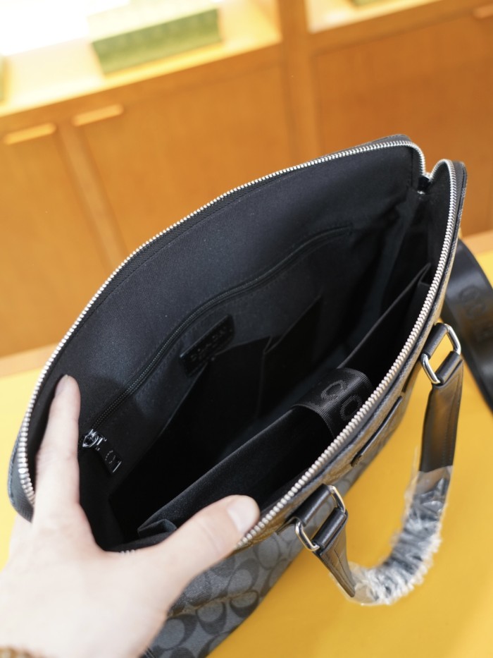累積売上総額第１位！コーチ n級品 2026SS メンズ ショルダーバッグ
