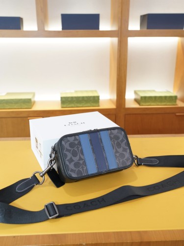 入手困難 コーチ 激安偽物 2026SS メンズ ショルダーバッグ
