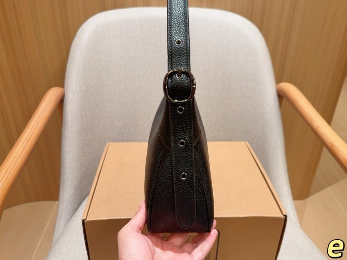 超話題! コーチ n級品 2026SS レディース ショルダーバッグ