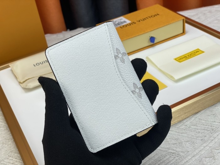超奇跡の入荷☆ ルイヴィトン コピー 2026SS メンズ 短財布
