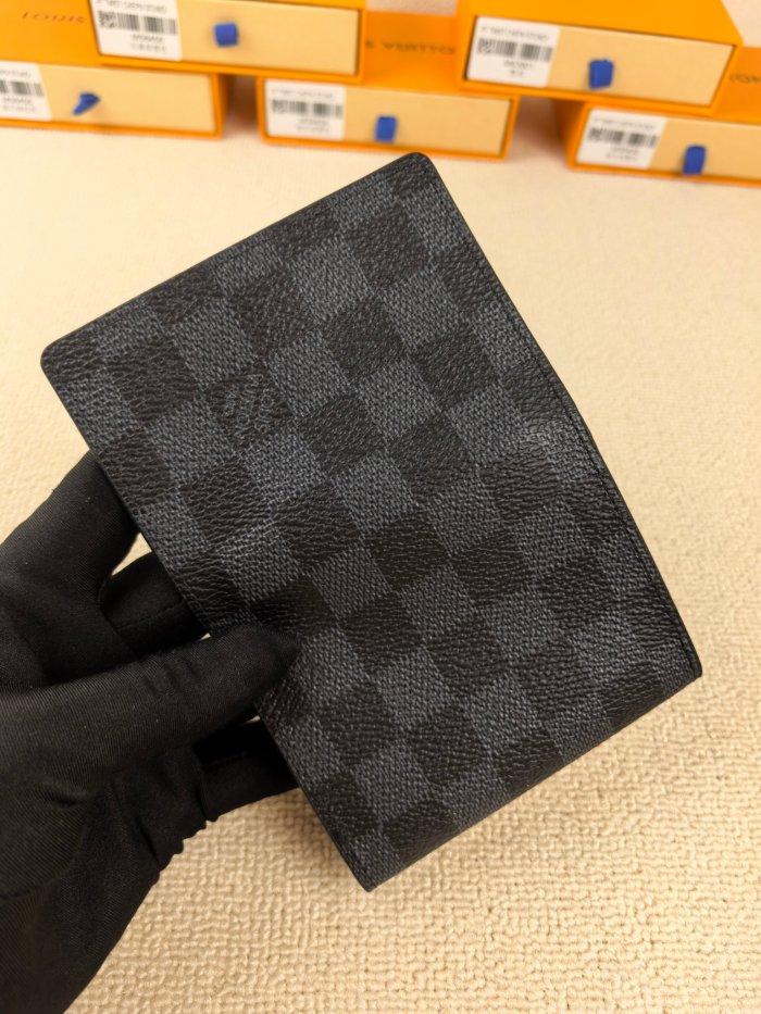 超奇跡の入荷☆ ルイヴィトン 激安偽物 2026SS レディース 短財布