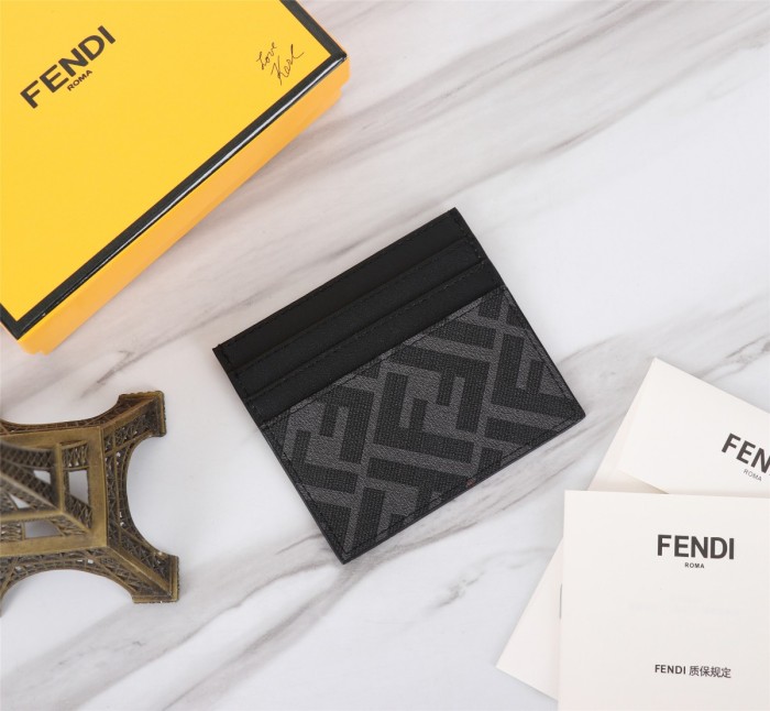 超話題! フェンディ n級品 2026SS レディース 短財布