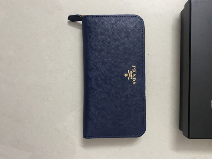 稀少 プラダ 激安偽物 2026SS レディース 長財布
