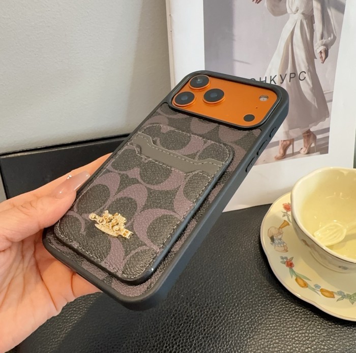 日本未入荷 コーチ スーパーコピー 2026SSのカードケース付きスマホケース
