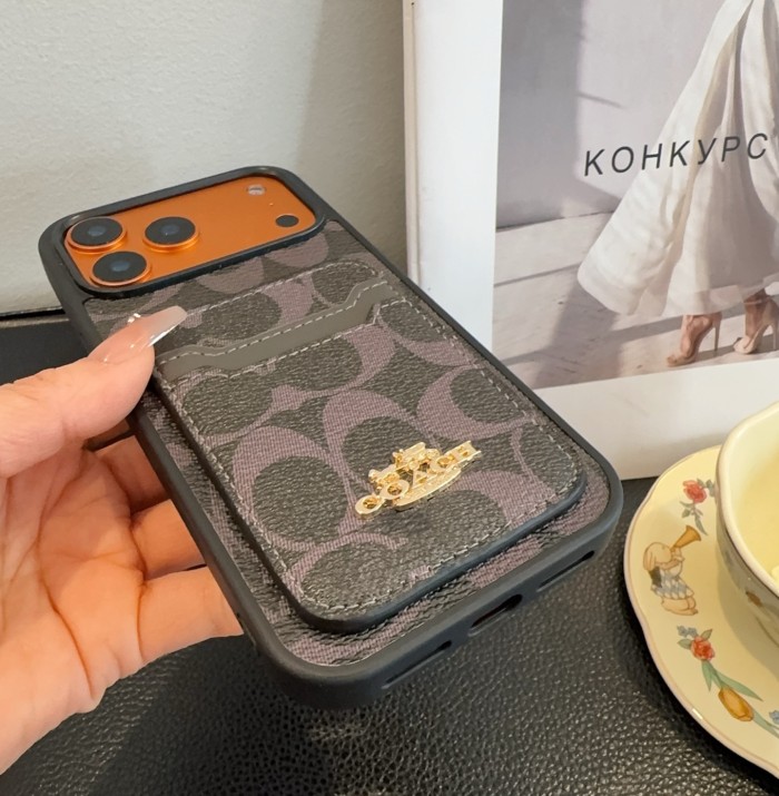 日本未入荷 コーチ スーパーコピー 2026SSのカードケース付きスマホケース