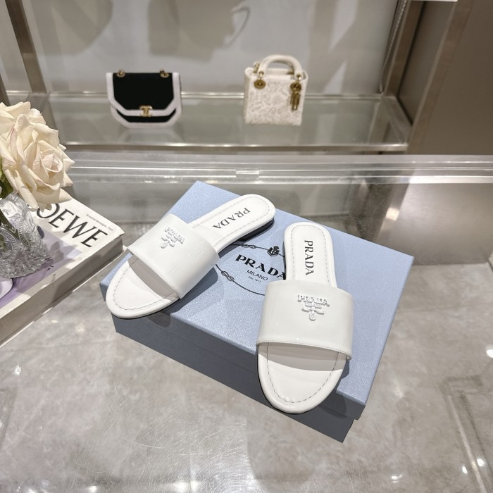 使い勝手良し プラダ n級品 2026SS レディース スリッパ