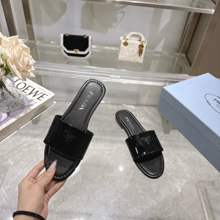超奇跡の入荷☆ プラダ スーパーコピー 2026SS レディース スリッパ