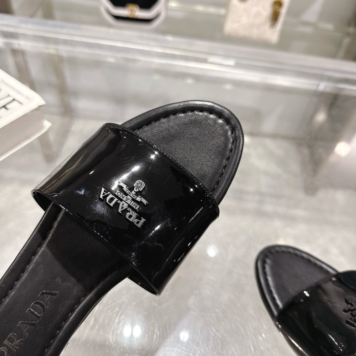 超奇跡の入荷☆ プラダ スーパーコピー 2026SS レディース スリッパ