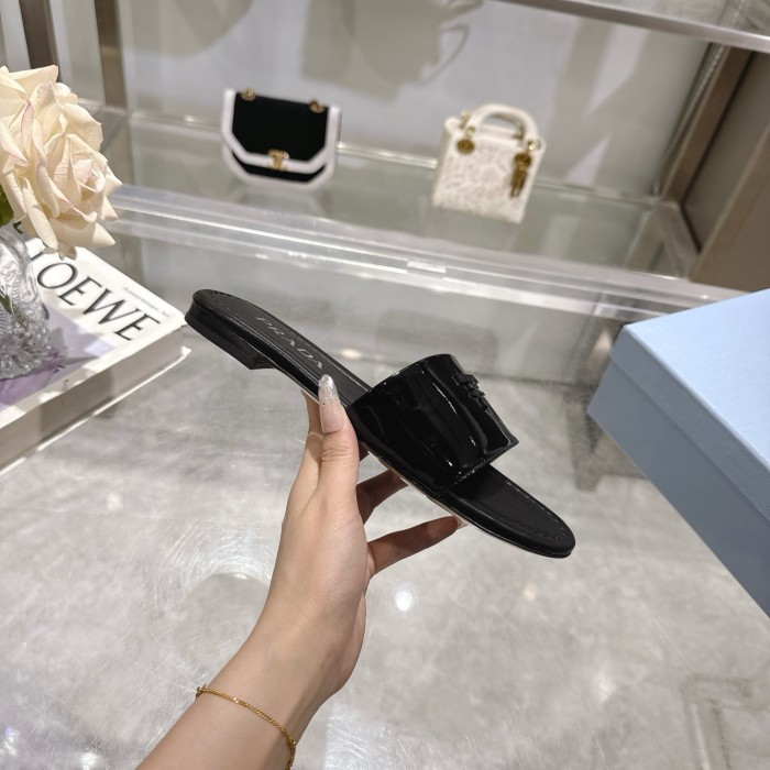 超奇跡の入荷☆ プラダ スーパーコピー 2026SS レディース スリッパ