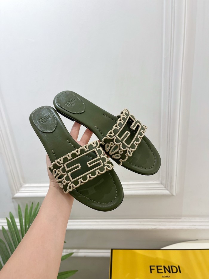 【限定】フェンディ スーパーコピー 2026SS レディース 刺繍透かし彫りフラットサンダル