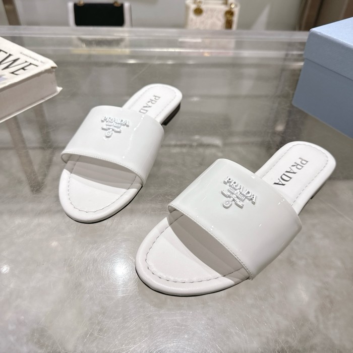 使い勝手良し プラダ n級品 2026SS レディース スリッパ