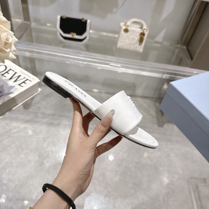 使い勝手良し プラダ n級品 2026SS レディース スリッパ
