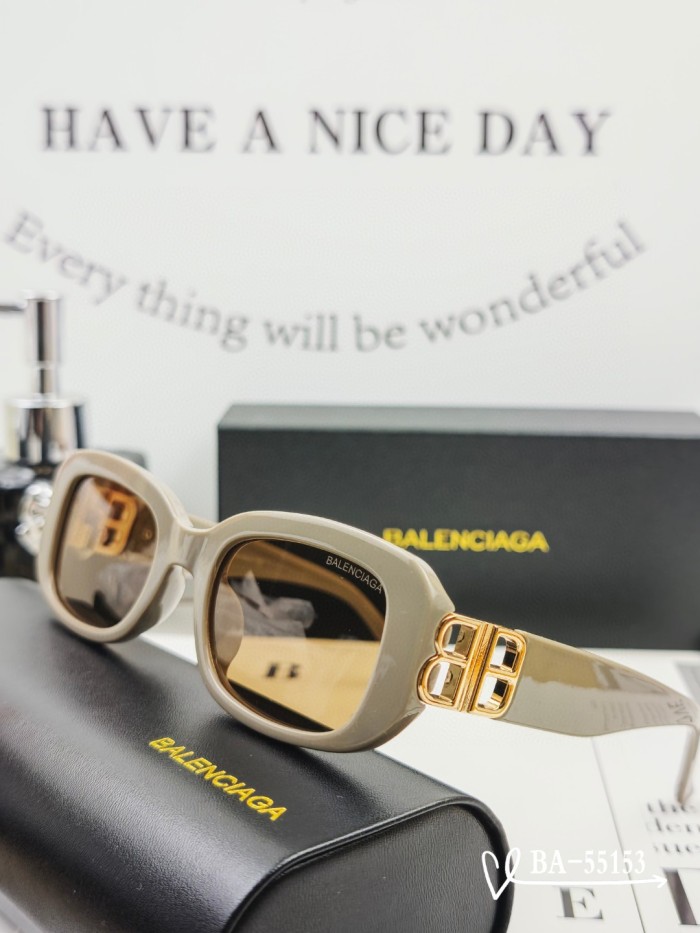 超奇跡の入荷☆ バレンシアガ 激安偽物 2026SS サングラス3色