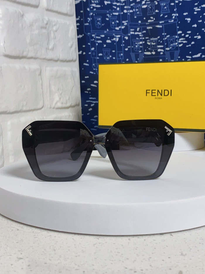 日本未入荷 フェンディ 激安通販 2026SS サングラス2色