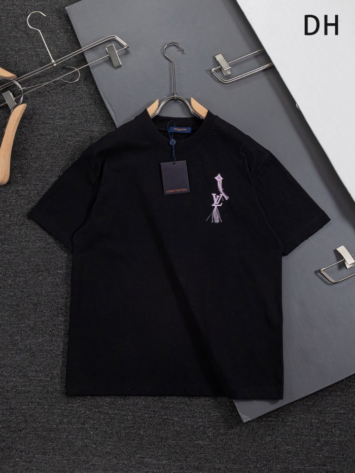 入手困難 ルイヴィトン スーパーコピー 2026SS 刺繍ラウンドネック半袖Tシャツ