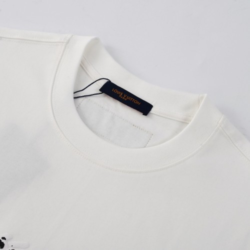 追跡付 ルイヴィトン コピーおすすめ 2026SS フロック発泡プリントラウンドネック半袖Tシャツ