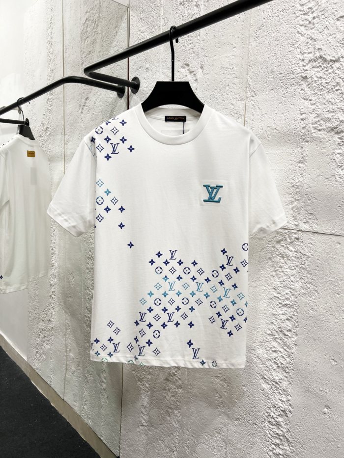 大人気 ルイヴィトン コピー 2026SS グラデーション刺繍逆書き半袖Tシャツ