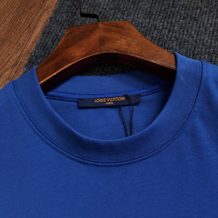 【話題商品！】 ルイヴィトン 激安偽物 2026SS 刺繍ロゴラウンドネック半袖Tシャツ