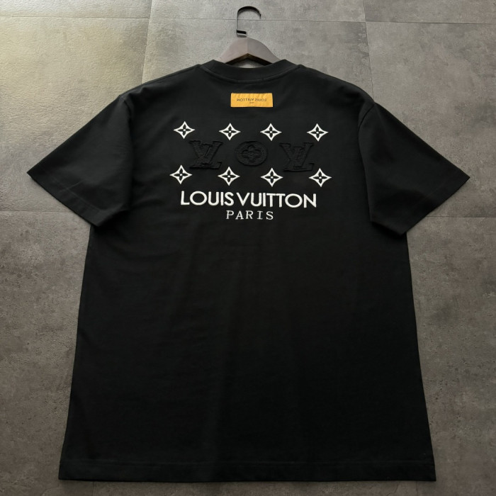 日本未入荷 ルイヴィトン コピー 2026SS 半袖Tシャツの刺繍