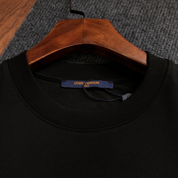 追跡付 ルイヴィトン コピーおすすめ 2026SS 刺繍ロゴラウンドネック半袖Tシャツ