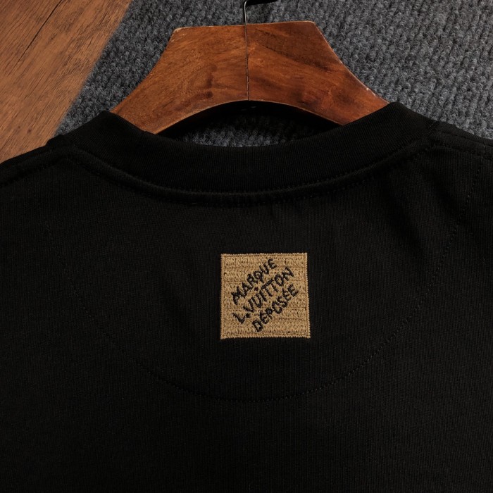 追跡付 ルイヴィトン コピーおすすめ 2026SS 刺繍ロゴラウンドネック半袖Tシャツ