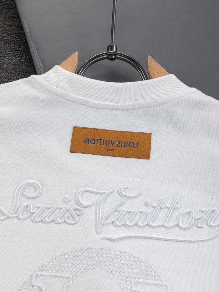 【限定】ルイヴィトン スーパーコピー 2026SS 刺绣クルーネック半袖Tシャツ