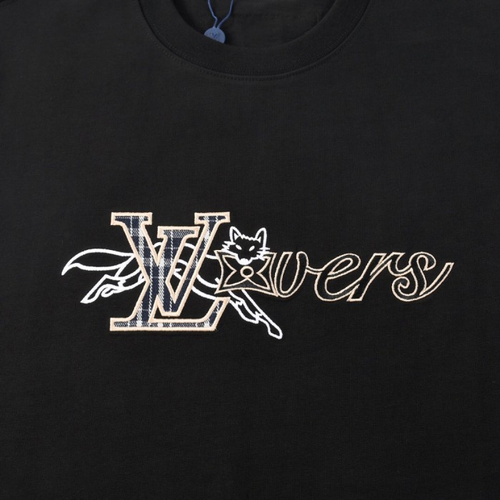 累積売上総額第１位！ ルイヴィトン コピー 2026SS 刺繍ラウンドネック半袖Tシャツ