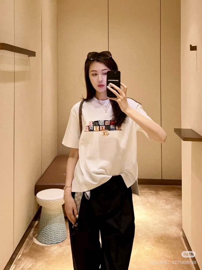 超奇跡の入荷☆ ルイヴィトン n級品 2026SS 半袖Tシャツ