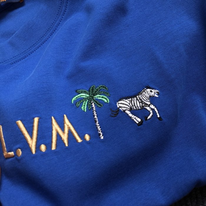 【話題商品！】 ルイヴィトン 激安偽物 2026SS 刺繍ロゴラウンドネック半袖Tシャツ