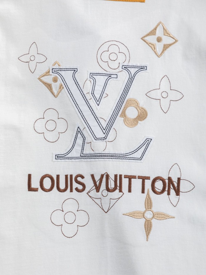 使い勝手良し ルイヴィトン 激安通販 2026SS 刺繍ラウンドネック半袖Tシャツ