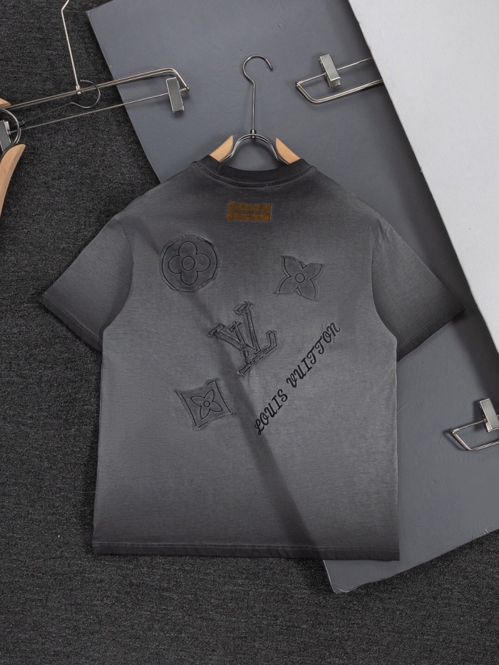 入手困難 ルイヴィトン n級品 2026SS 刺繍水で洗う旧丸首半袖Tシャツ
